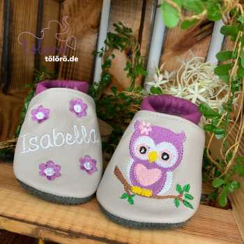 Name mit Blumen und Eule