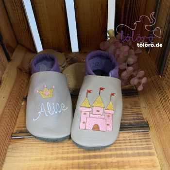 Name mit Krone und Schloss