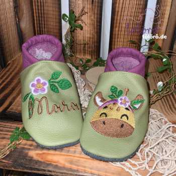 Name mit Blumenranke und Giraffenkopf