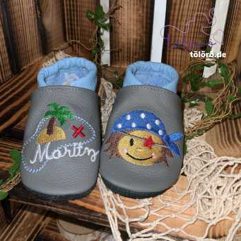 Name mit Insel und Pirat