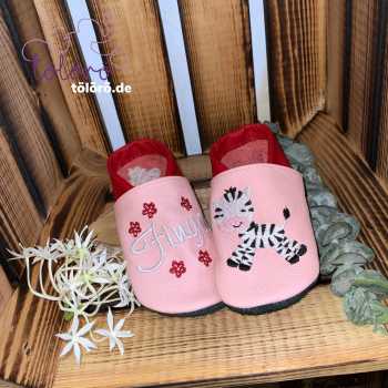 Name mit Blumen und Zebra