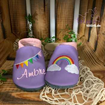 Name mit Wimpelkette und Regenbogen