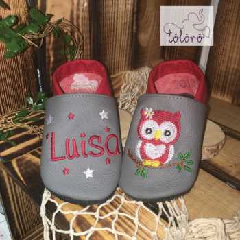 Name mit Blumen und Eule