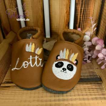 Name mit Federkrone und Panda