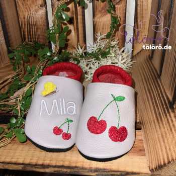 Name mit Schmetterling und Kirsche