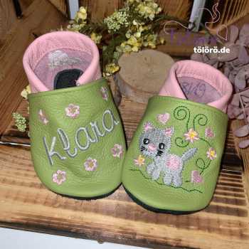 Name mit Blumen und Katze