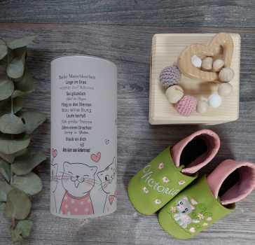 Name mit Blumen und Katze