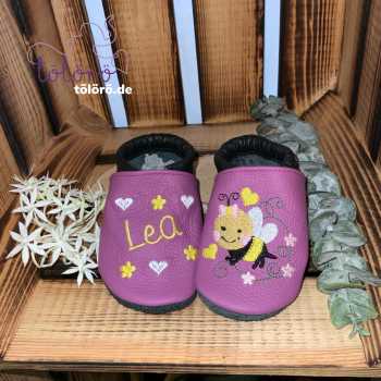Name mit Herzen + Blumen und Biene