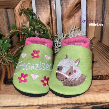 Name mit Blumen, Herzen und Pferd Fritz