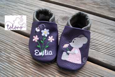 Name mit Blumenstrauß und Maus