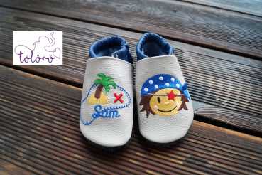Name mit Insel und Pirat