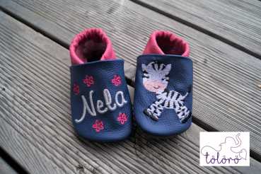 Name mit Blumen und Zebra