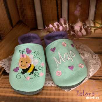 Name mit Herzen + Blumen und Biene