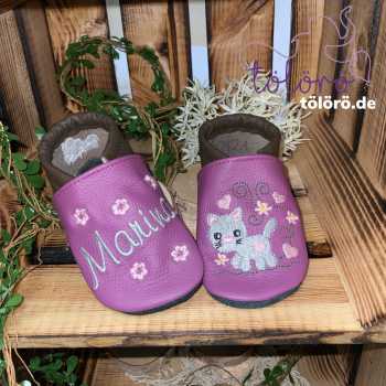 Name mit Blumen und Katze
