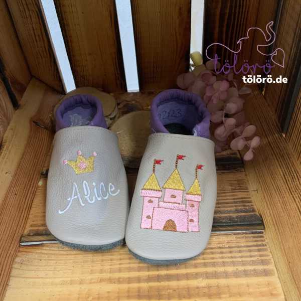 Name mit Krone und Schloss