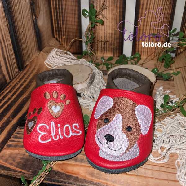 Name mit Pfoten und Hundekopf