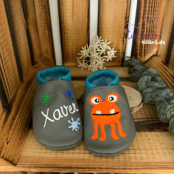 Name mit Farbkleckse und Monsterchen