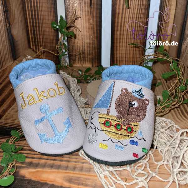 Name mit Anker und Bär mit Boot