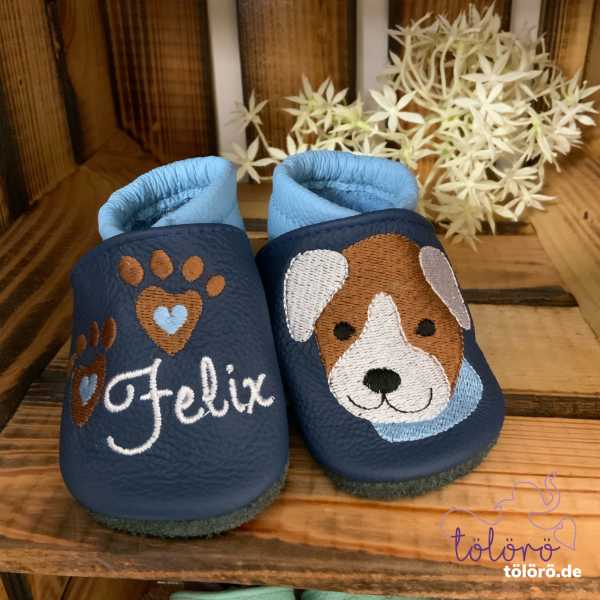 Name mit Pfoten und Hundekopf