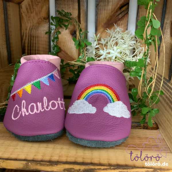 Name mit Wimpelkette und Regenbogen