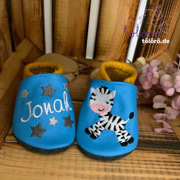 Name mit Blumen und Zebra