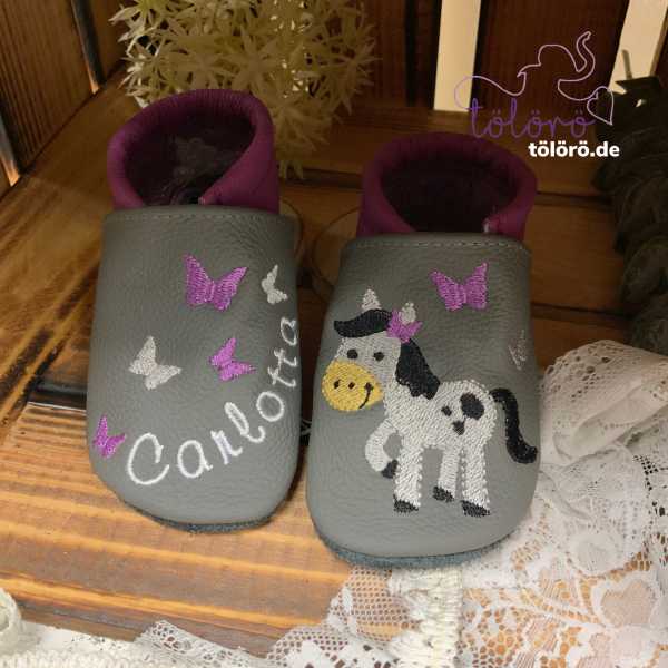 Name mit Schmetterlinge und Pferdchen