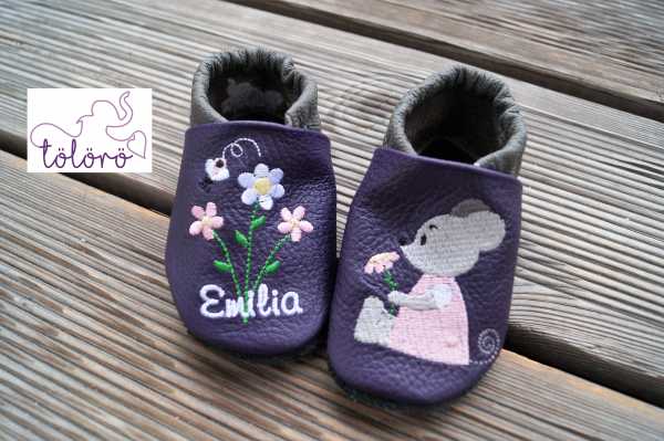 Name mit Blumenstrauß und Maus