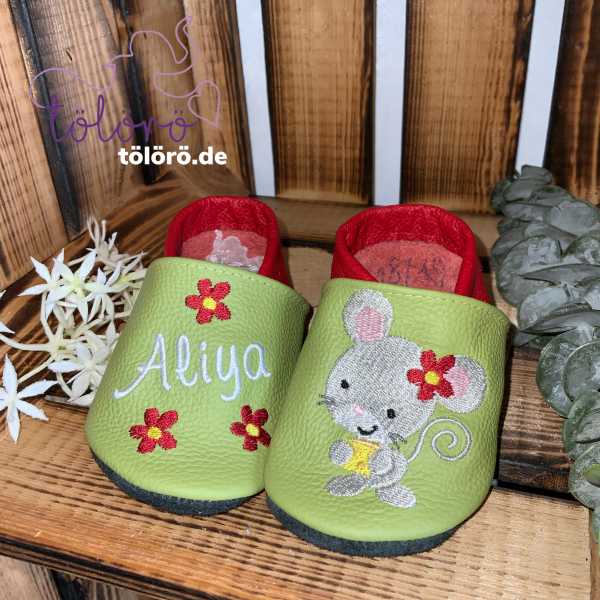 Name mit Blumen und Maus